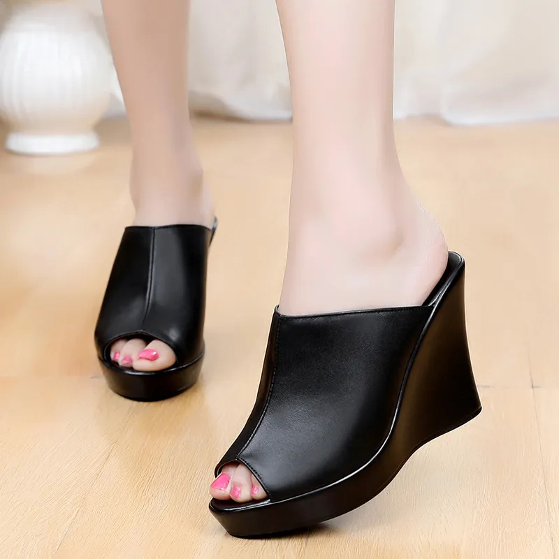 Cows And Cool Slippers Women Summer Fish Mouth Fitting Room High Hedile Waterproof Table Word Drag Loose Cake Wearing Slippers HZ0115