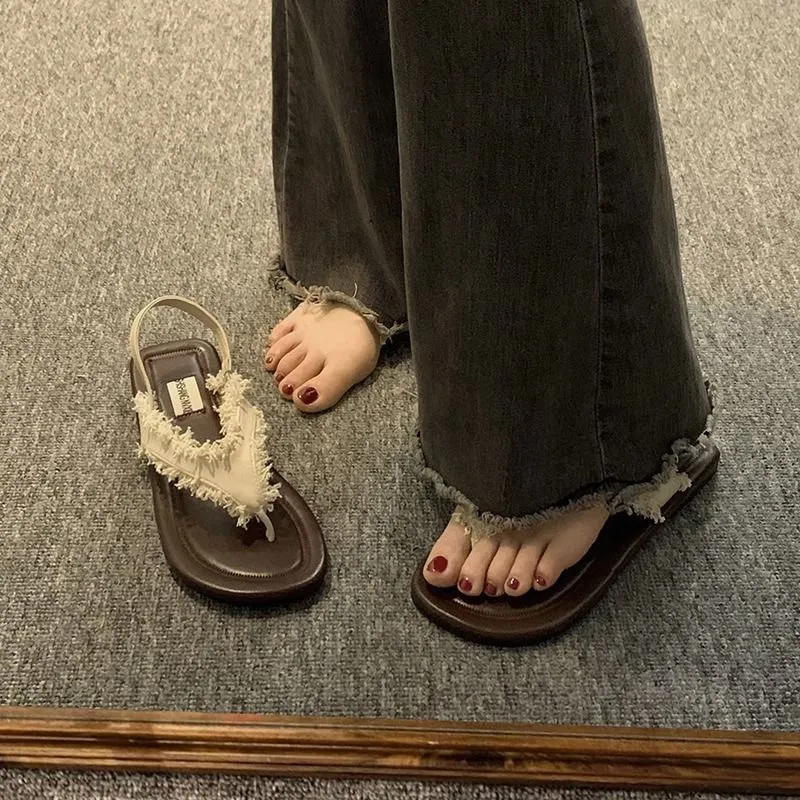 Roman Sandals Women 2025 Summer New Fashion Retro Flat Bottom Beach Shoes Tide HZ0115