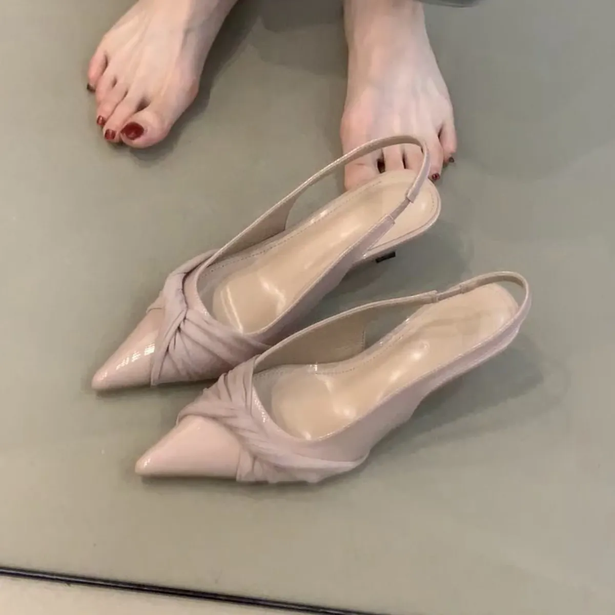 French Gentle Temperament Pointed High-Heeled Shoes Women's Light Mouth Folds Low Heel Single Shoes Behind The Empty Head Sandals HZ0115