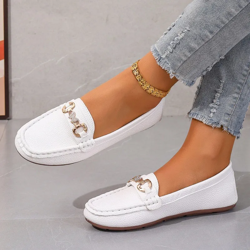 Flat-Bottomed Casual Single-Shoe Lef Shoes Light-Mouthed Bean Shoes Women's 2025 New Fashion Metal Chain Large-Size Mother Shoes HZ0115
