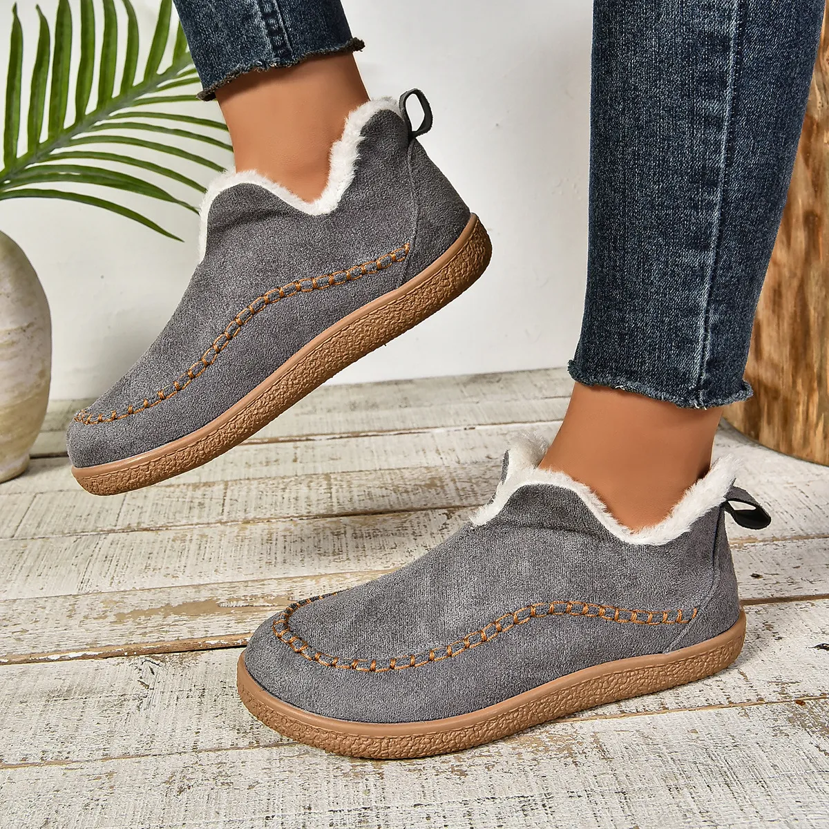 In The Winter Of 2025, The New Women's Warm Cotton Shoes Are Warm And Cotton Shoes Are Pure Color And Velvet And Thicken To Keep Warm. HZ0115