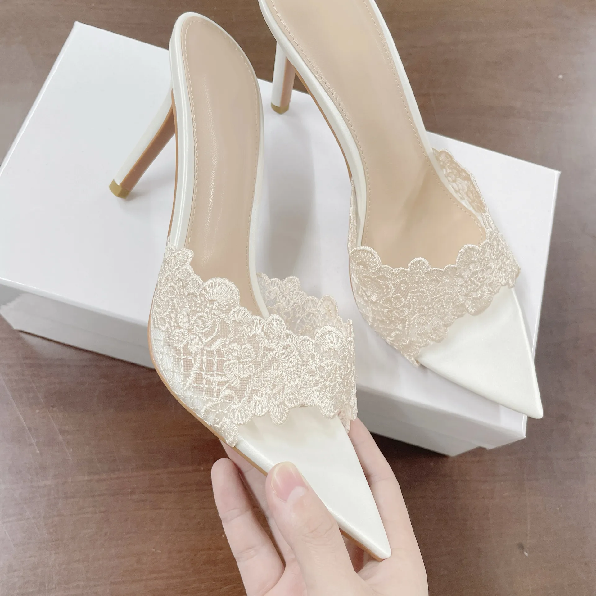 2025 French Milk Apricot Color Lace High Heel Slippers Women With Fine And Famous Niche Pointed Word Drag Sandals Summer HZ0115