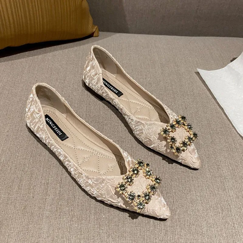 In The Autumn Of 2025, The New Soft-Soled Tip Flat-Soled Single-Shoe Women's Bean Shoes Net Red Light Evening Wind Gentle Shoes HZ0115