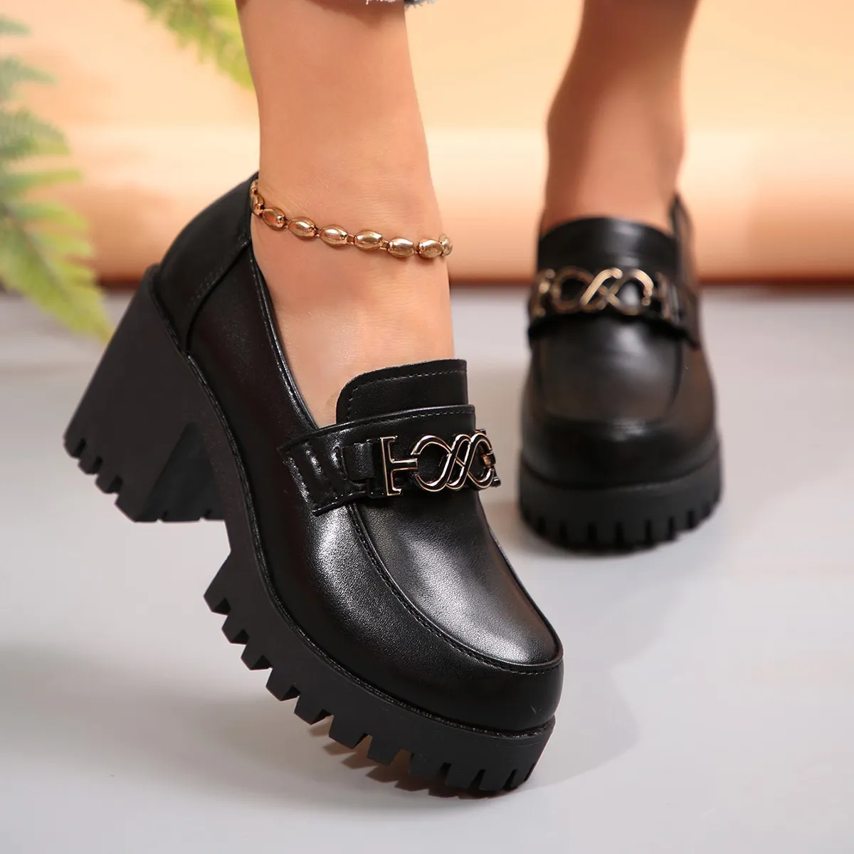 2025 New British Retro Fashion Thick-Soled Small Leather Shoes Waterproof Table Thick High Heel Large Size Women's Singles Shoes Burst HZ0115