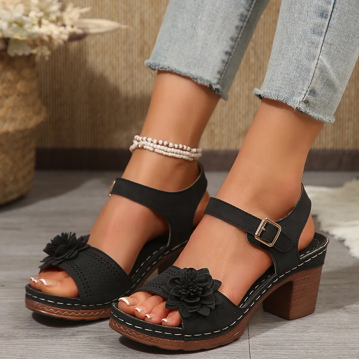 2025 New Slope And Thick-Soled Sandals Women's Shoes Coarse Heel Large-Size Flower Decoration With Sandals HZ0115