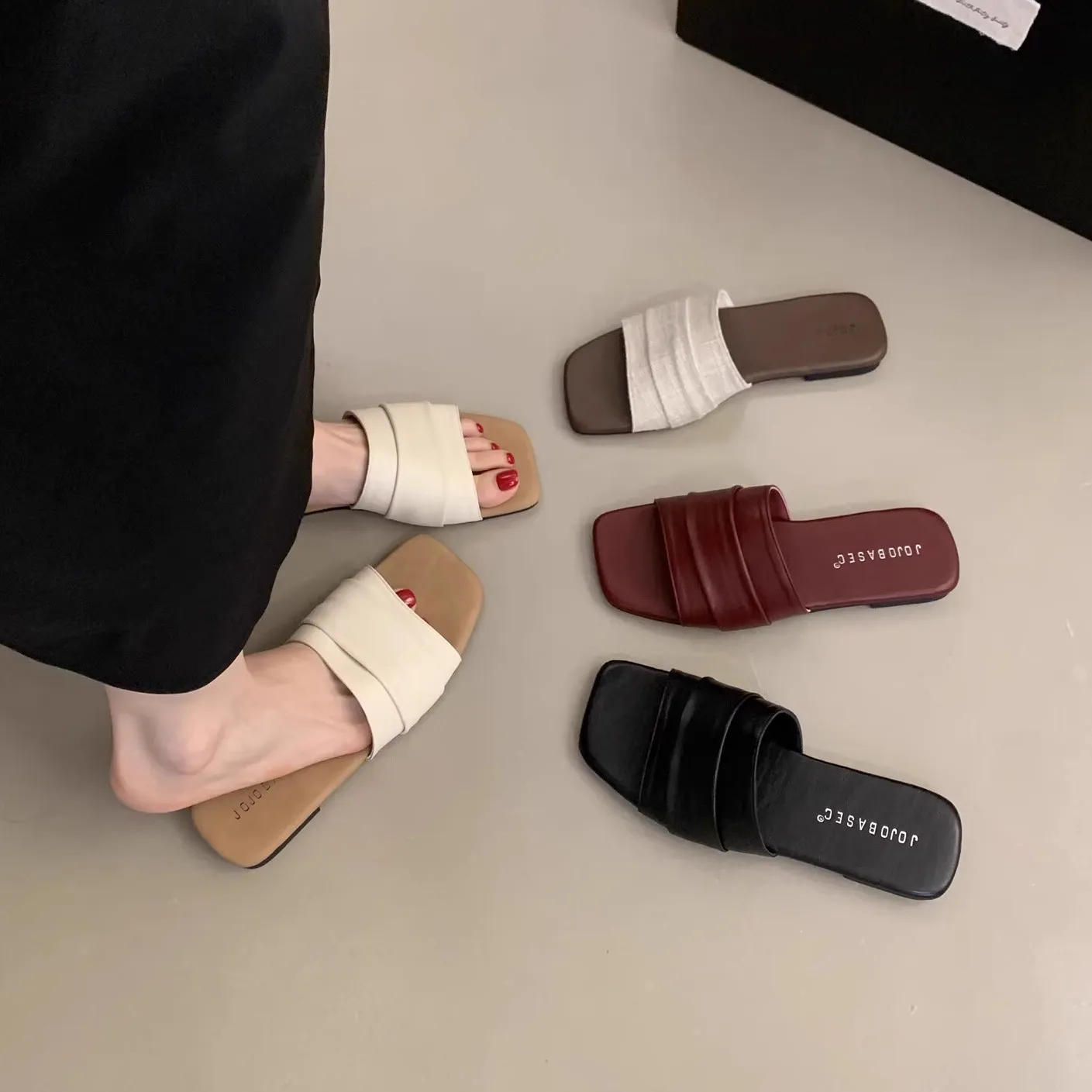 Korean Folded Soft Leather Slippers Women Wear Summer Soft Flat Bottom Beach Beach Shoes Fairy Wind Cool Drag HZ0115