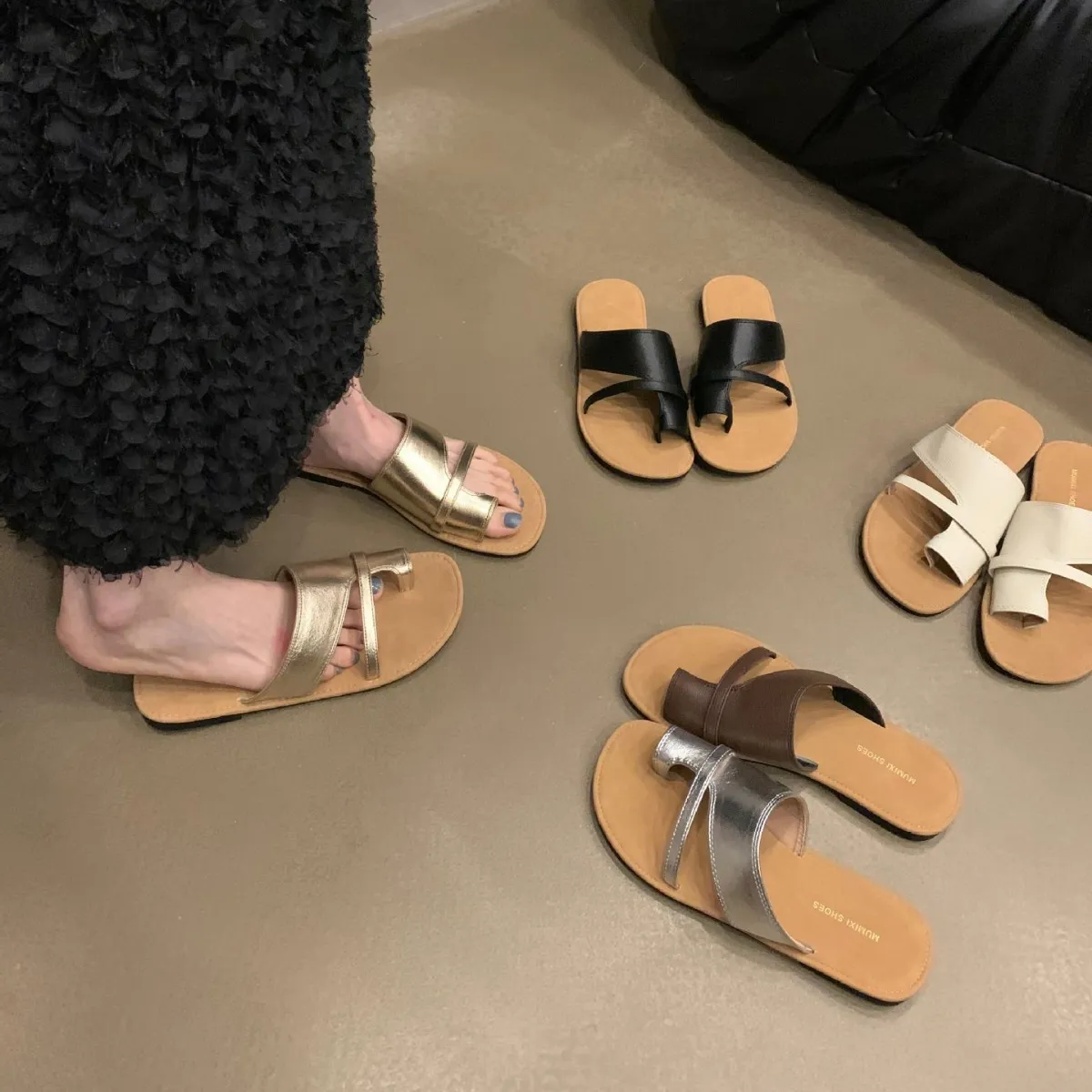 Korean Version Of Retro Toe Slippers Women Wear The 2025 New Niche Soft Bottom Beach Sandals HZ0115