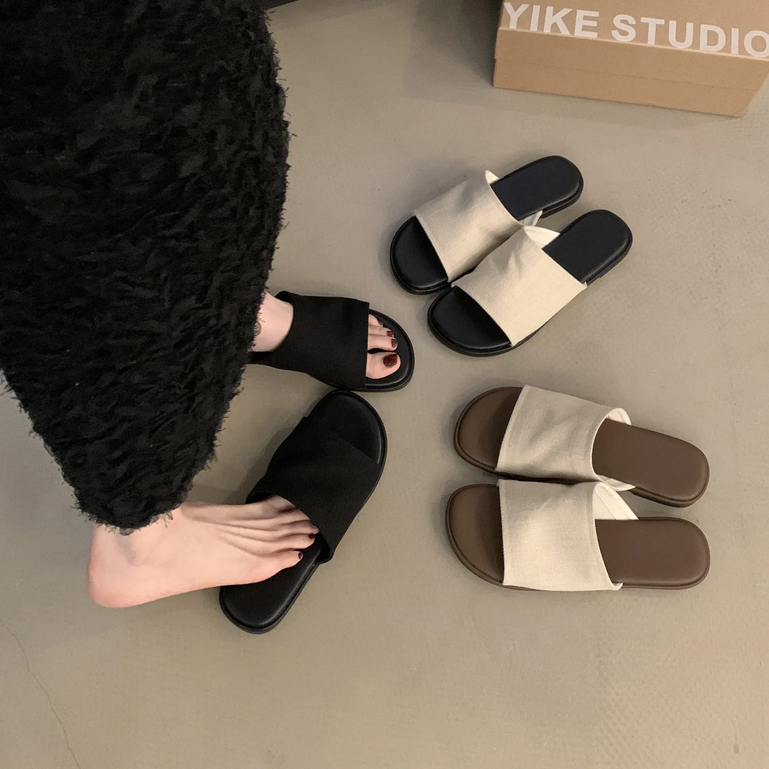 French Flat-Bottomed Retro Leisure Slippers Women's Summer Wear 2025 New Seaside Resort Beach Cool Slippers HZ0115