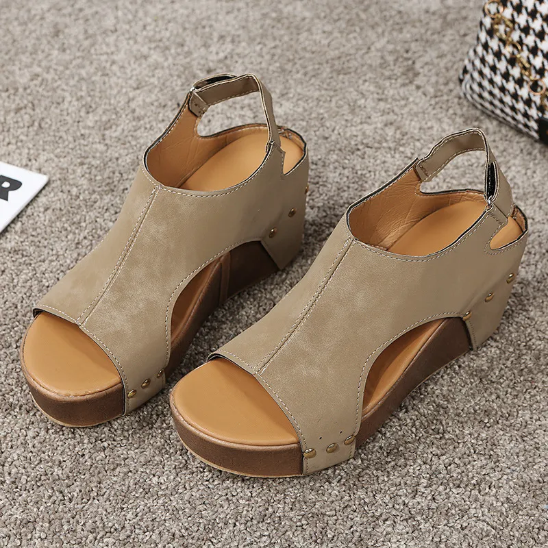 2025 Spring And Summer New Rivet Slope And Fish Mouth Sandals Women Large Size Waterproof Table Hollow Thick-Soled Women Sandals HZ0115