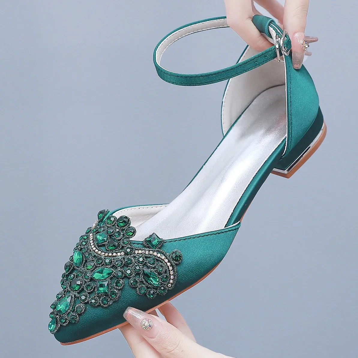 Spring And Summer 2 Cm Flat Hedley Casual Sharp In The Hollow Sandals Square With Shallow Mouth Water Drill Buckle Bridal Shoes Wedding Shoes HZ0115