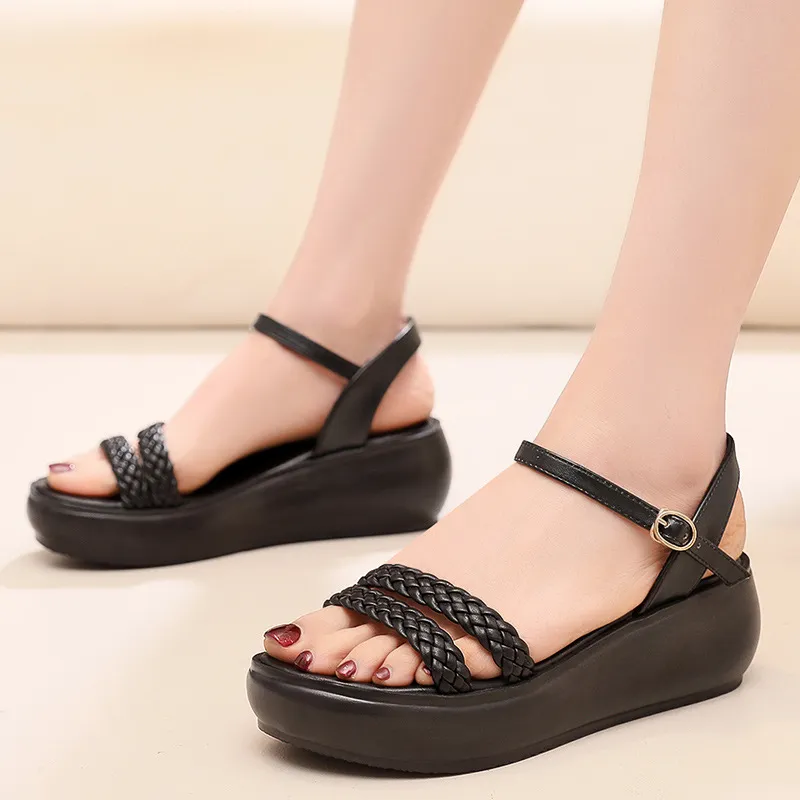 New Braided Slope And Waterproof Table Beach Sandals Women's Summer Buckle Loose Cake Thick Soles Comfortable Casual Women's Shoes HZ0115