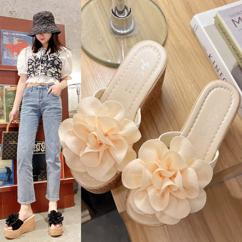 Large-Size Slippers Women's Summer 2025 Korean Version Of The New Flower Slope And Bohemian Cool Drag 43 Yards Thick Bottom Female Drag HZ0115