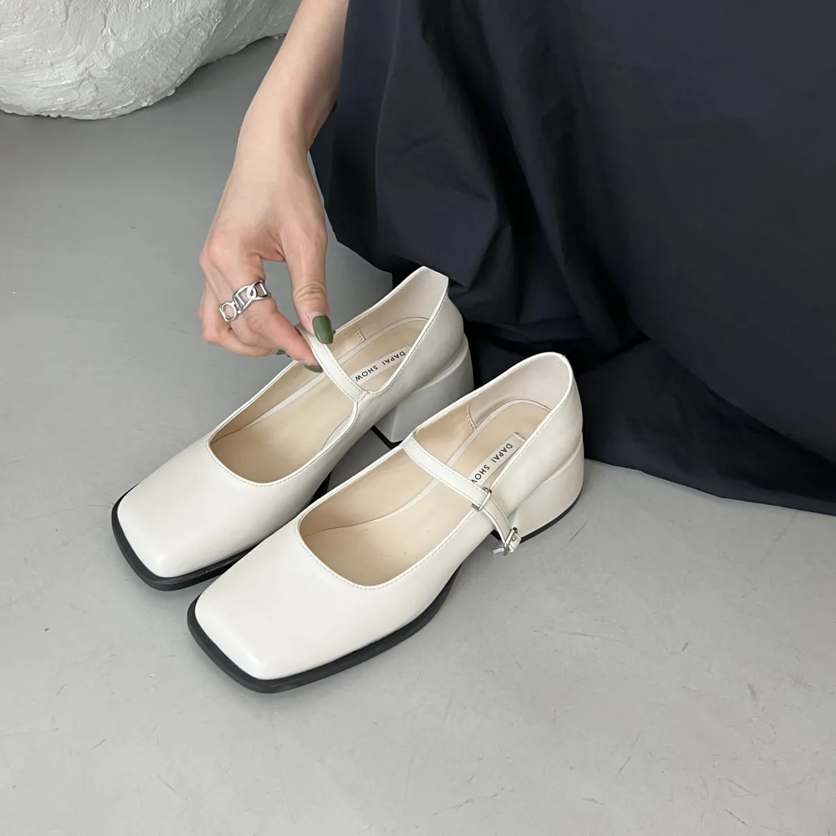 Spring 2025 New Square Heel Mary Jane Shoes British Wind Head Black Leather Shoes Lefu Single Shoes HZ0115
