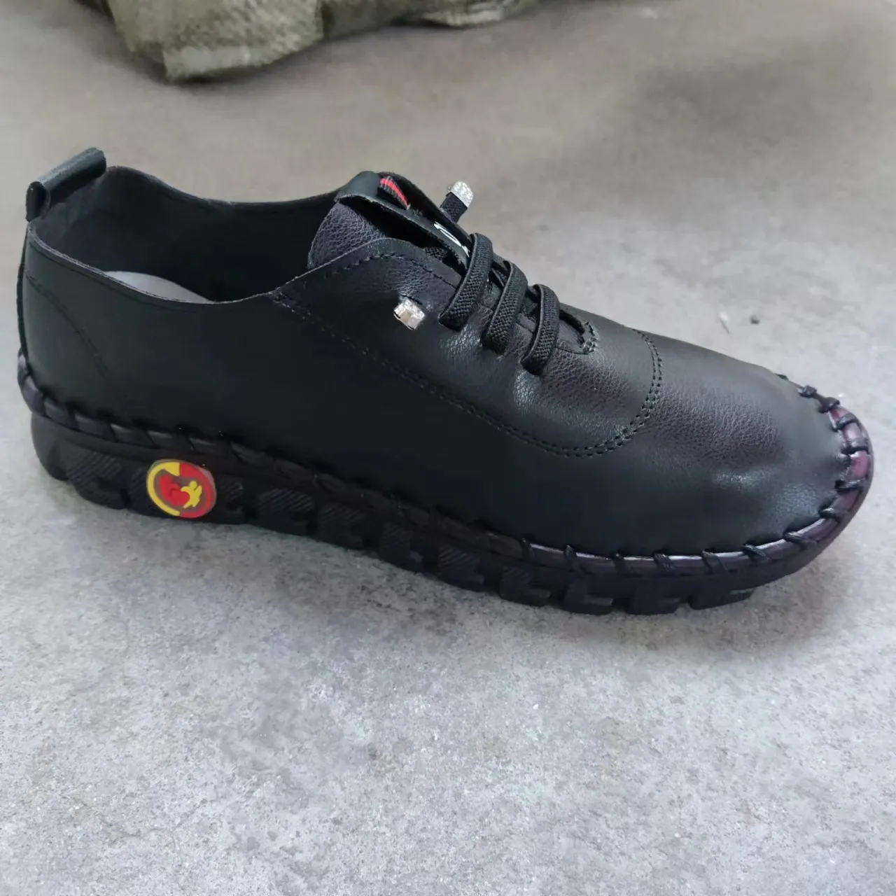 Large-Size Hand-Sewn Soles Of Casual Mother Shoes Soft Soles 2025 New Flat-Soled Round-Headed Single Shoes HZ0115