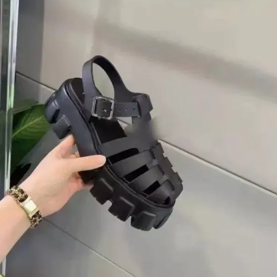In The Summer Of 2025, The New Large-Size Thick-Bottomed Hollow Waterproof Table Woven Retro Roman Baotou Sandals Woman HZ0115