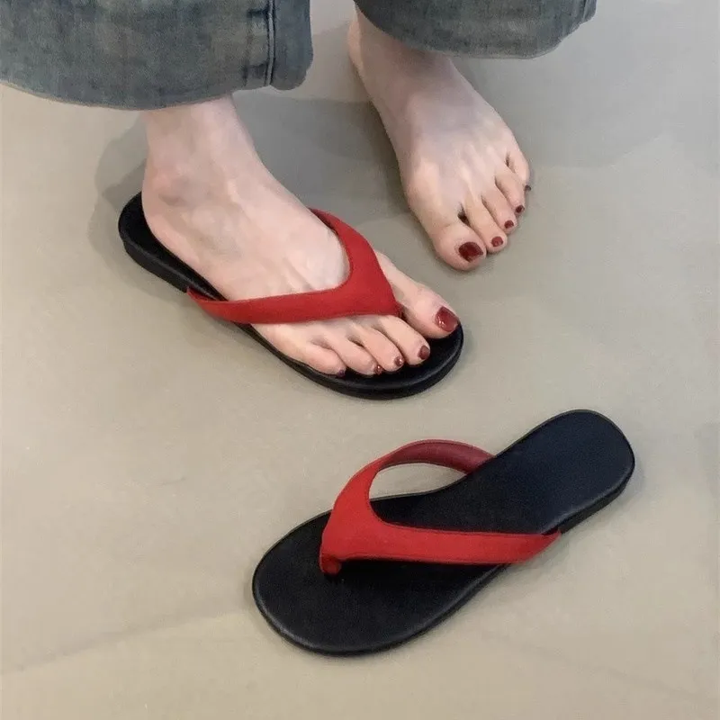 French 2025 Minimalist Toe Beach Vacation Cool Drag Color Flat Letter Slipper Women Wearing Summer Sandals HZ0115