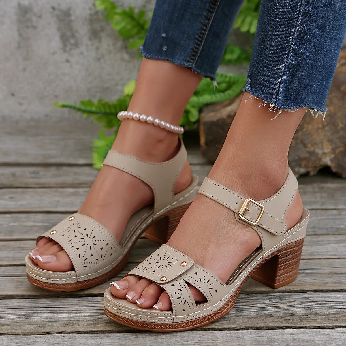 2025 New One-Word With Slope Heel Sandals Women's Shoes Large Size Fish Mouth Slope And Thick-Soled Sandals HZ0115