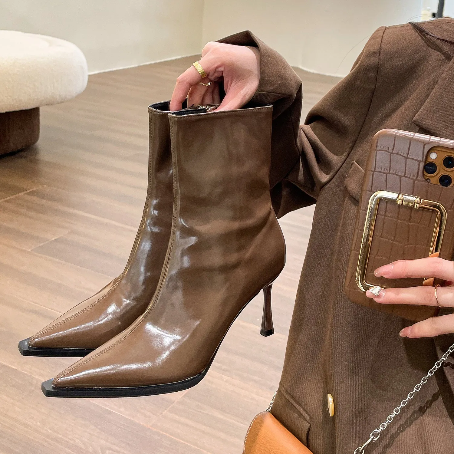 Vintage Pointed Short Boots Children 2025 New Temperament High-Heeled Shoes Patent Leather Skin Skin Skin Skin Skin Skin Skin Boots HZ0115