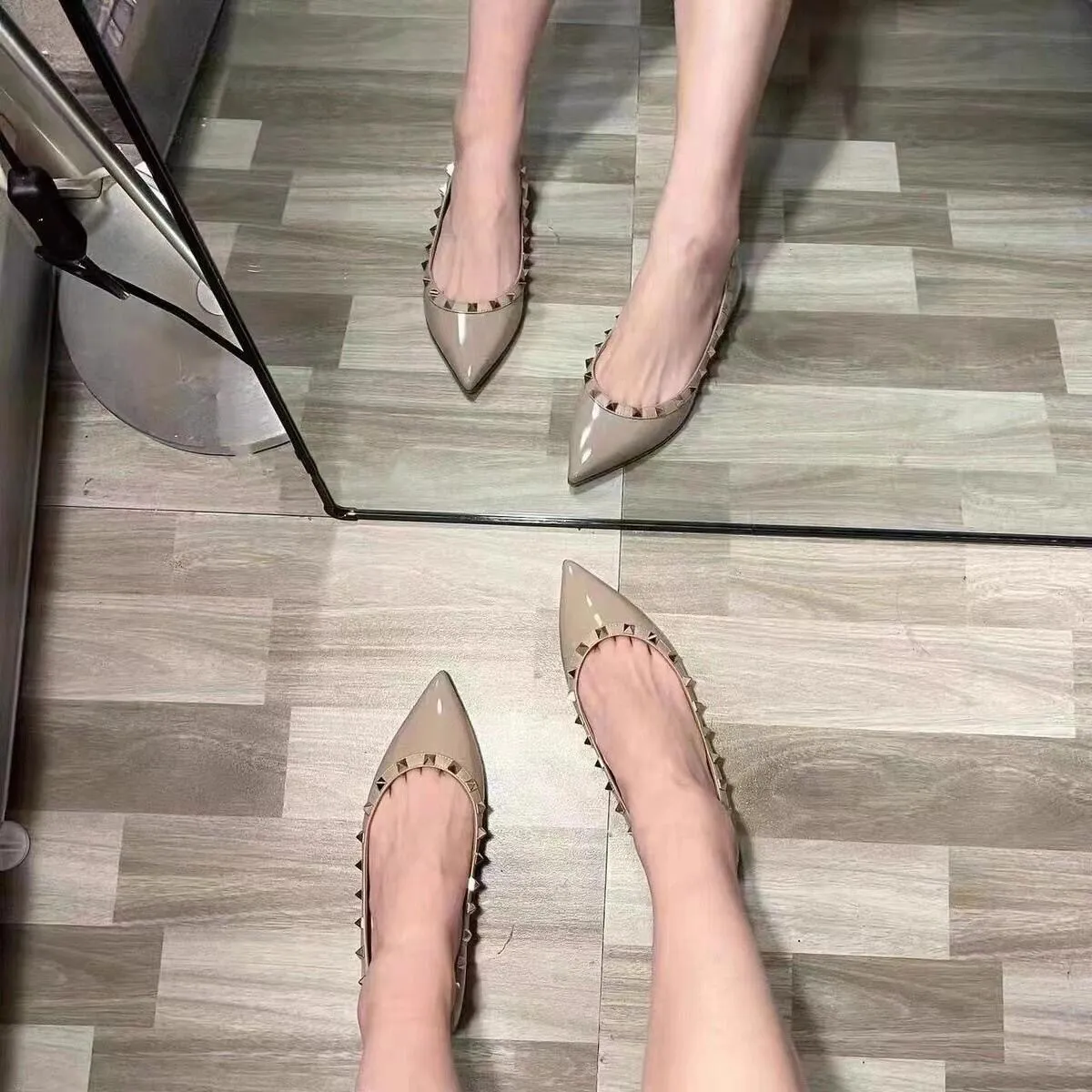 Sharp Rivet Single Shoes Fender French Temperament Piercing Wearing Willow Dingy Shoes Evening Evening Wind Gentle Nude Flat Shoes Women HZ0115