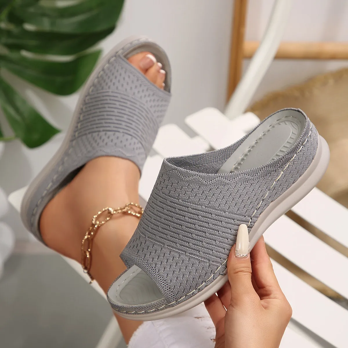Thick Bottom Cool Slippers Wearing Elastic Fly-Weaving Air-Breed Soft Base Casual Drag 41-43 Code HZ0115