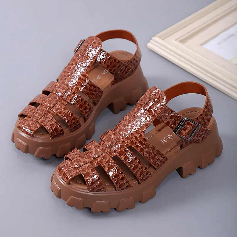 2025 New Summer Large-Size Hollow Octfish Sandals Retro Bag Head Casual Roman Sandals Women HZ0115
