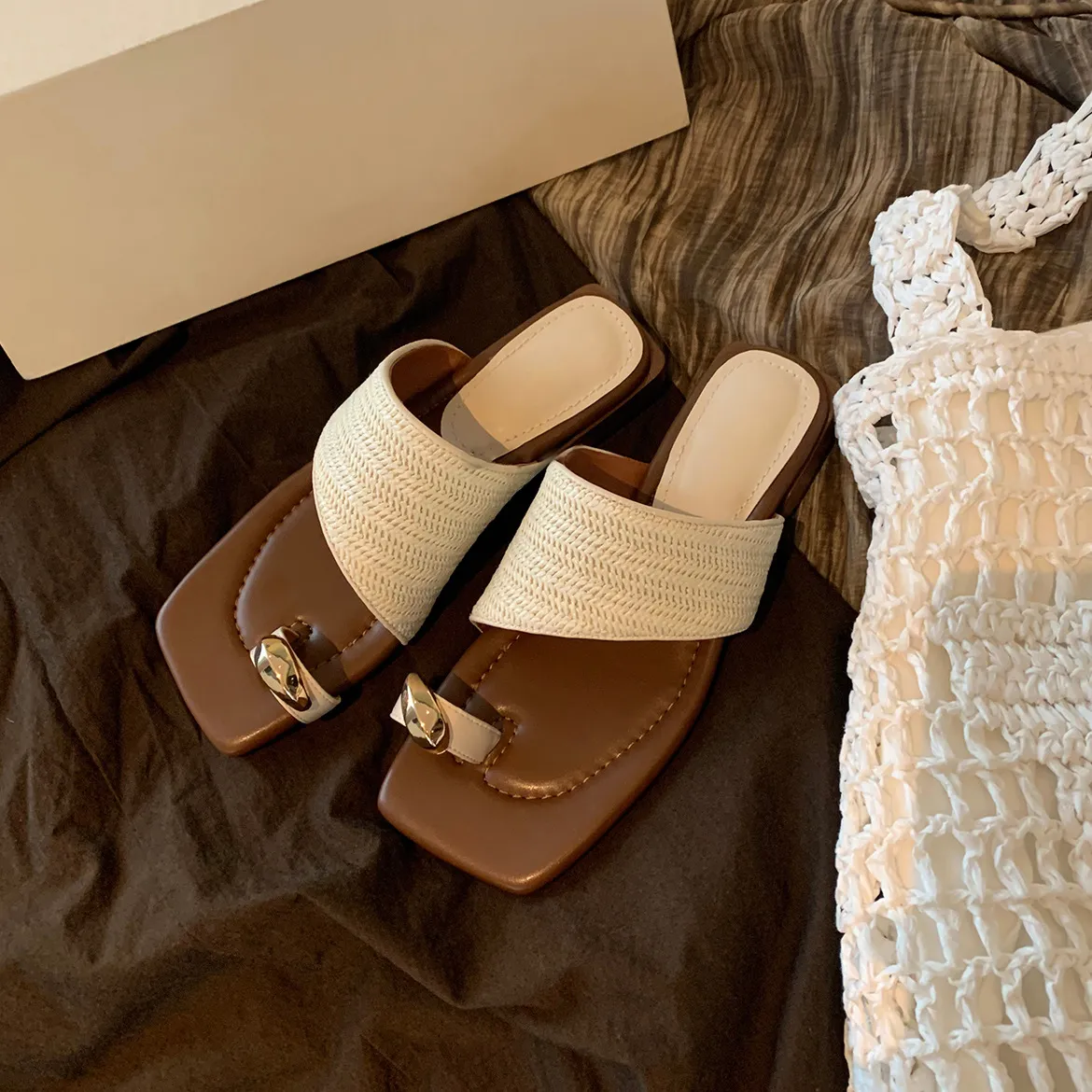 Coarse And Holiday Style Clip Slipper Women Wear 2025 New French Cool Slippers HZ0115