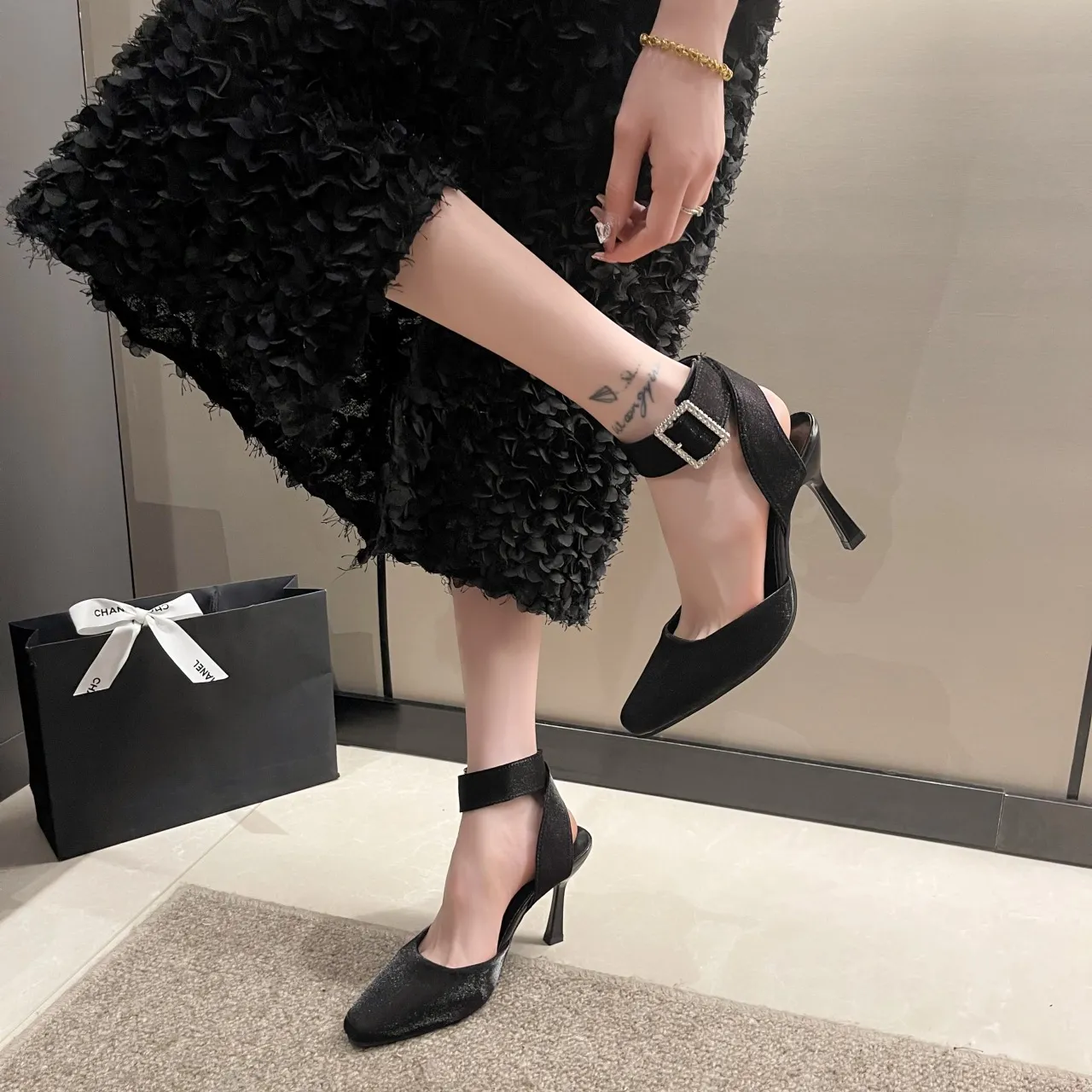 High-Heeled Women 2025 Summer New Black Sexy Fine Heel Head Shallow Head Belt Buckle Sandals HZ0115