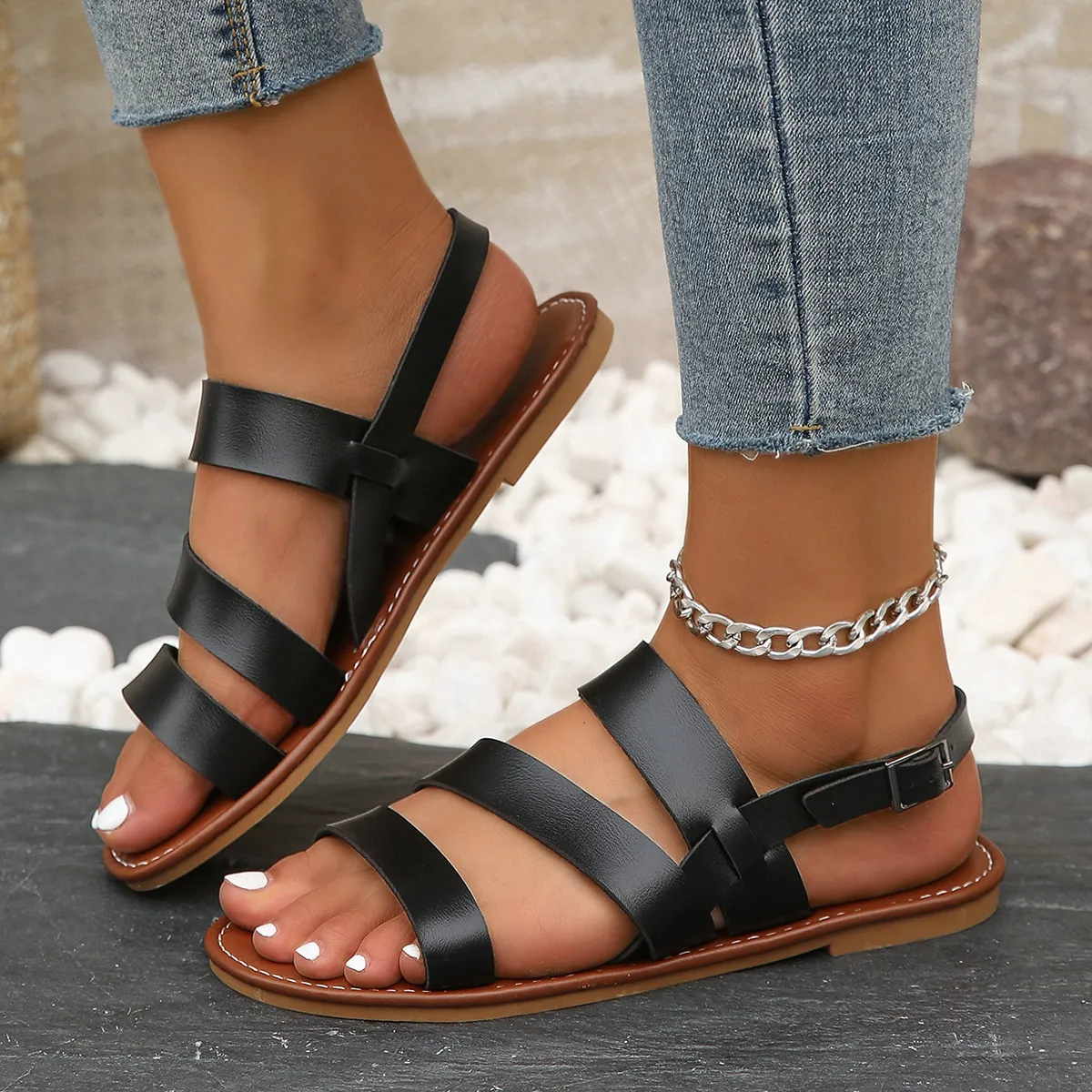 New Large-Size Sandals Wearing Beach Sandals 2025 Summer Buckle With Flat Soles Of Casual Comfortable Women's Shoes Sandals HZ0115