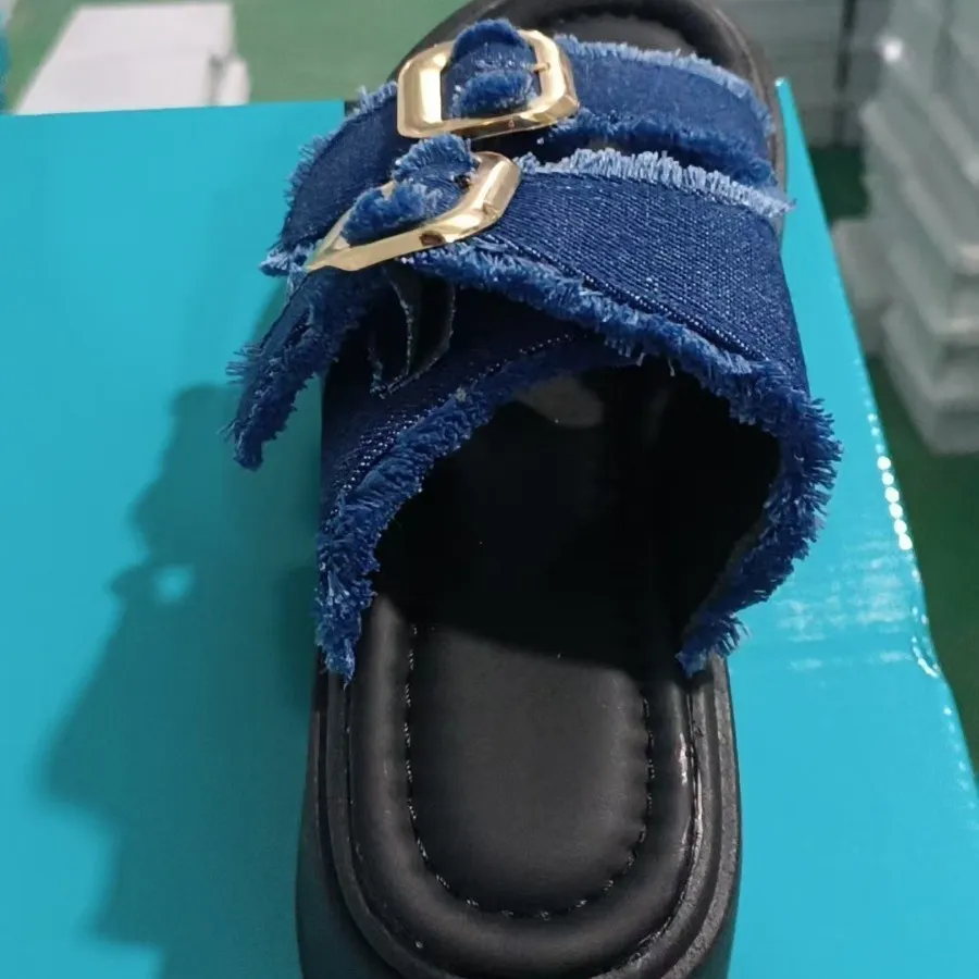 Thick Bottom Denim Belt Buckle Slippers Women 2025 New Fashion Wear A Word Loose Cake Casual Cold Slippers HZ0115