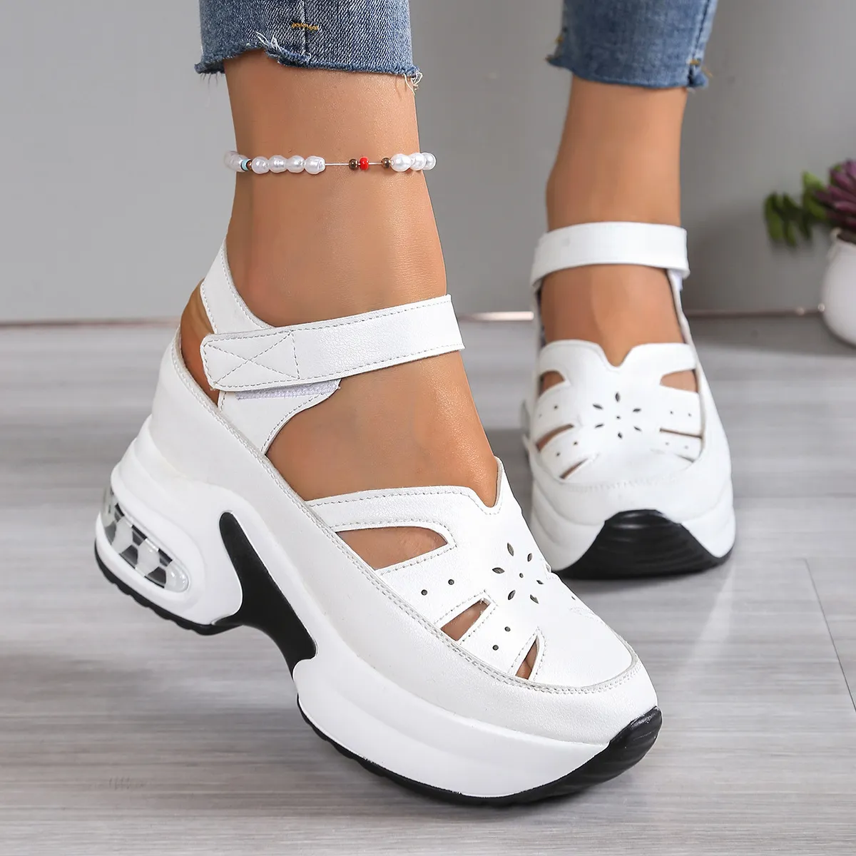 2025 Summer New Slope And Round Head Large Size Loose Cake Thick-Soled Magic Bag Head Hollow Sandals Woman HZ0115