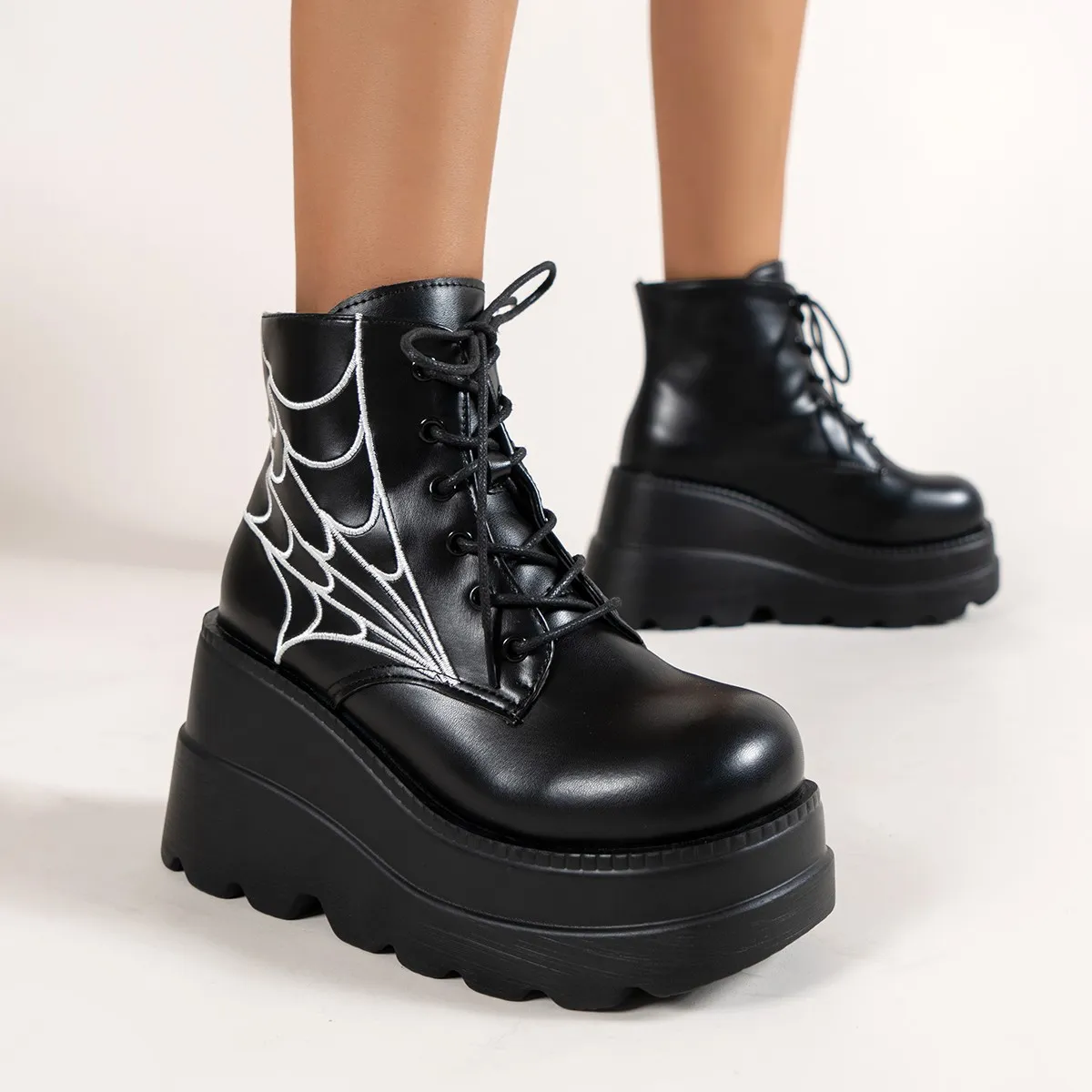 2025 Thick-Bottomed Large-Size Short Boots Women's Autumn New Pine Pastry Bottom With Printed Leather Boots Martin Boots HZ0115