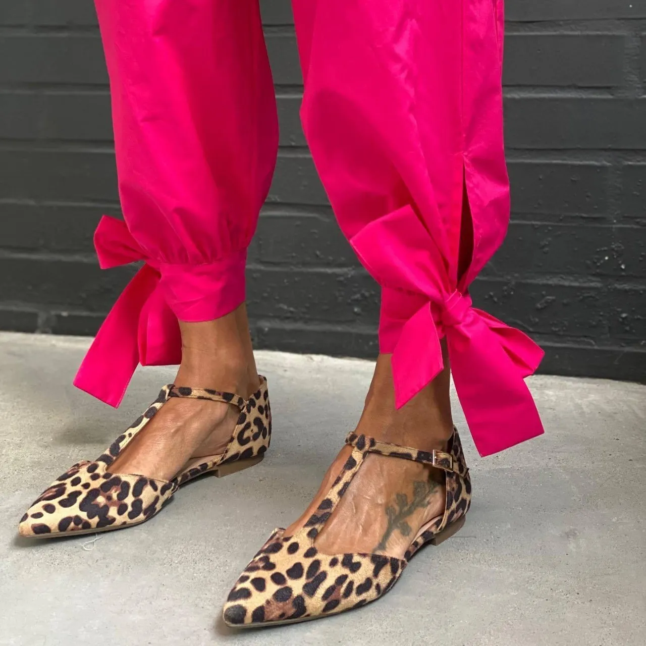 The Summer 2025 Summer Casual Heel Women's Shoes 40-43 Large-Size Square Buckle In-Air Sandals HZ0115