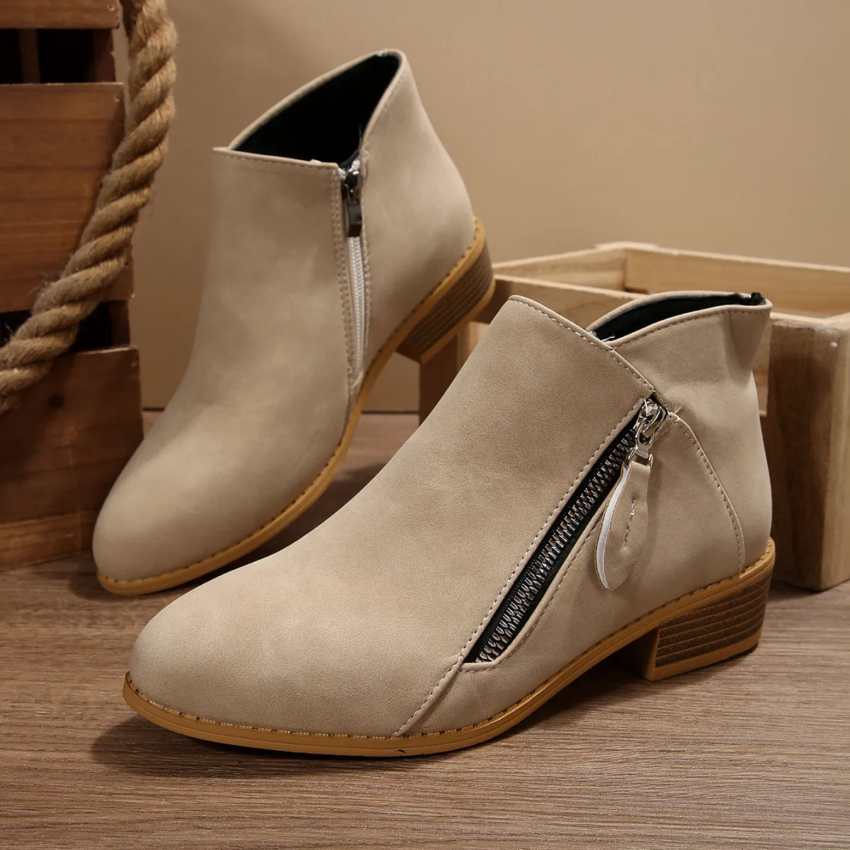 2025 New Autumn And Winter Women Thick And Pointed Short Boots Large Size Side Zipper Pure Color Wear Short Boots HZ0115