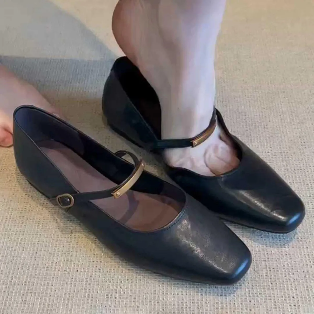 Shallow Word With Buckle Black Mary Jane Shoes Women Retro Flat Floor Comfortable Square Head Small Single Shoes HZ0115