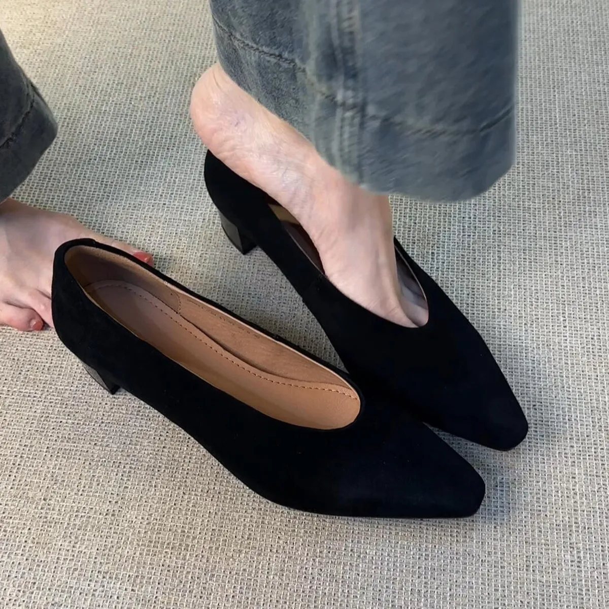 Commuting Scrub Skin Simple One Foot Pedal Single Shoes Women's Shallow Head Retro Coarse Granny Shoes HZ0115