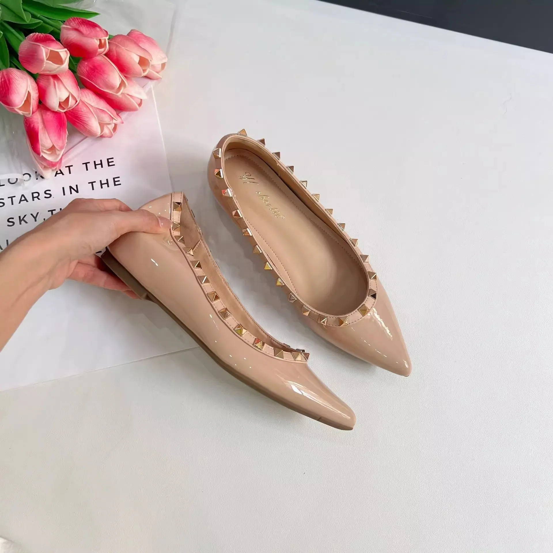 Single-Shoe Women 2025 Spring And Autumn 2025 New Pointed Rivets In The Addition Of French Lacquered Fashion Shallow High-Heeled Shoes HZ0115