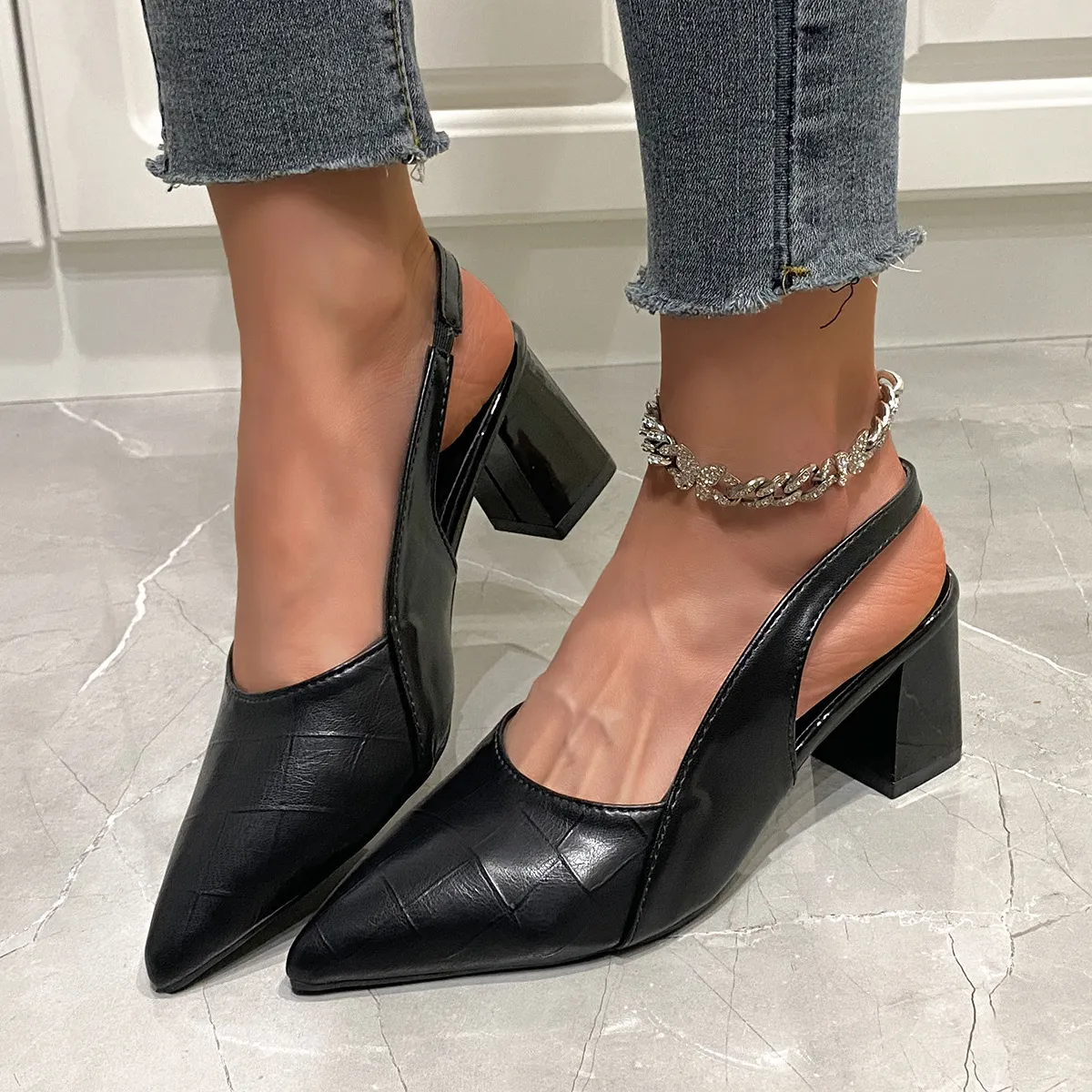 Single-Shoe Women 2025 Summer New Korean Version Of The Fashion Pointy-Word Buckle With High Heel Roman Baotou Women's Shoes Sandals HZ0115