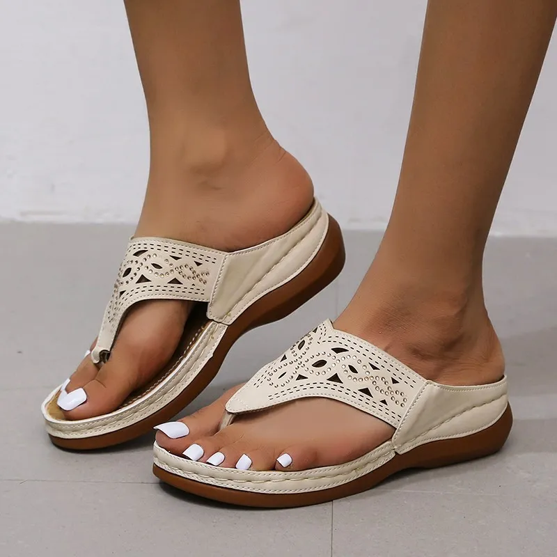 2025 Large-Size Drill Toes Outside Wearing Beach Sandals Flat-Bottomed Loose Cake Bottom Slippers Women HZ0115