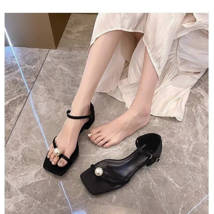High-Heeled Women 2025 Summer New Thick Heel Pearl Word With Black External Temperament Square Head Down Sandals HZ0115