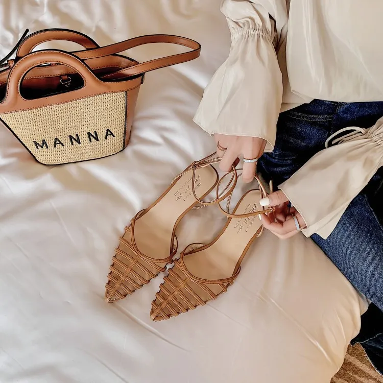 Who Wears Who Looks Good ~ Niche Haute Sense! French Retro Pointed Head In The Air And Coarse Heel Head Fashion Sandals HZ0115