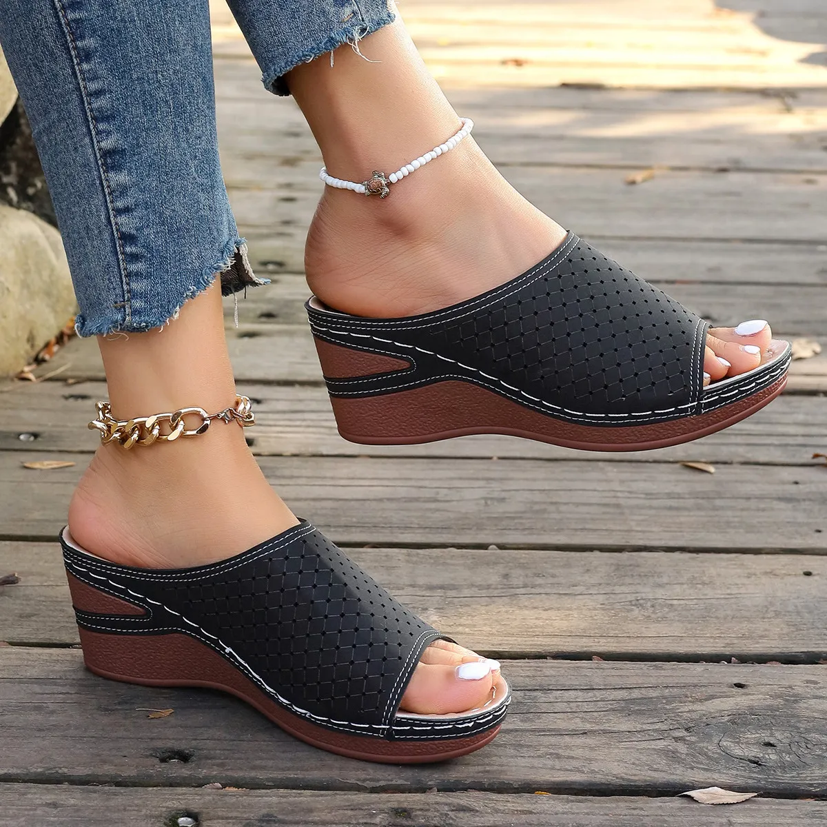 2025 New Women's Slope And Thick Bottom Slippers Large-Size Pure Color Fish Mouth Slope And High-Inctase Leisure Slippers HZ0115
